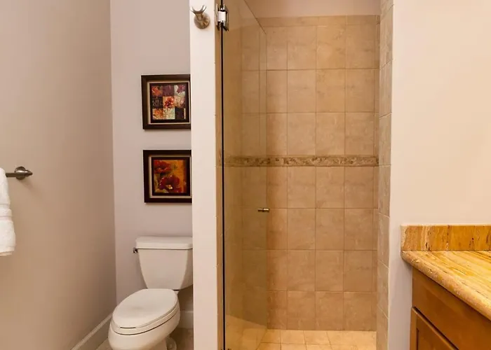3-bedroom 2-bath Overlooking Pool *