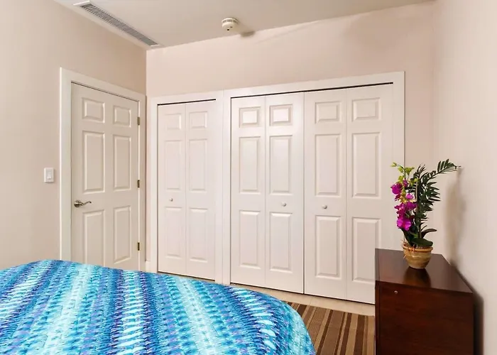 Ferienhaus 3-bedroom 2-bath Overlooking Pool