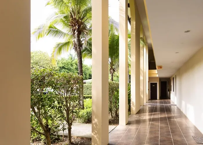 3-bedroom 2-bath Overlooking Pool *
