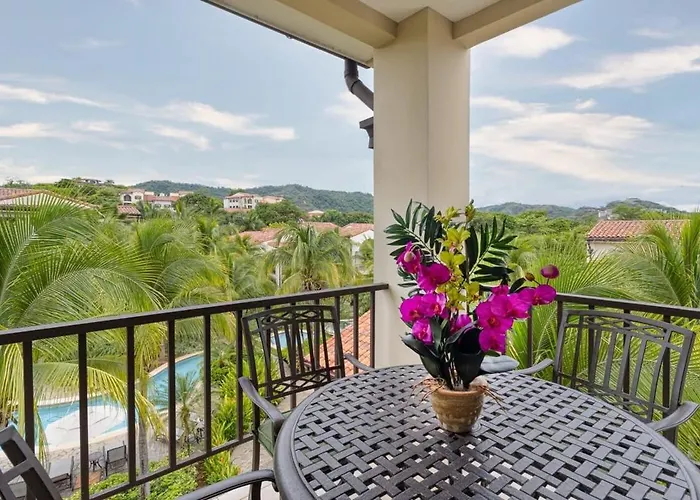 3-bedroom 2-bath Overlooking Pool