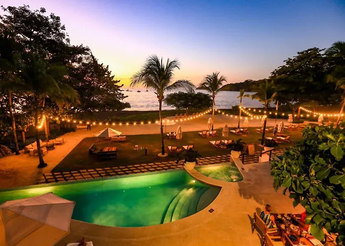 3-bedroom 2-bath Overlooking Pool Ferienhaus *