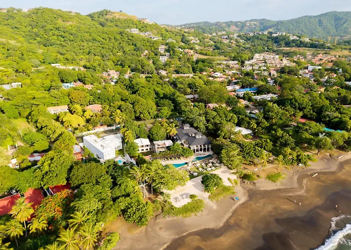 3-bedroom 2-bath Overlooking Pool *