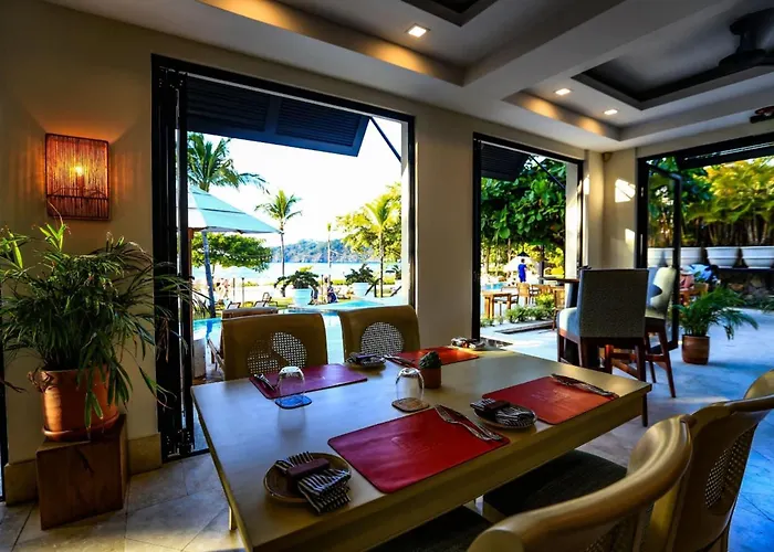 3-bedroom 2-bath Overlooking Pool *